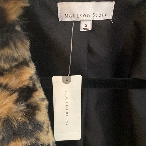 Brand new anthropology tag still on it original price 250. Warm and comfy cozy - Picture 4 of 8